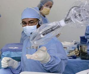 yapboz Cerrah ameliyathanede bir hasta üzerinde çalışmaya hazır